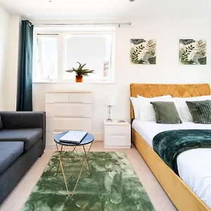  Apartment Greenwich Station Suite: Luxury 2-bed With Playstation
