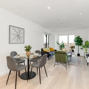  Apartment Urban Luxe Retreat